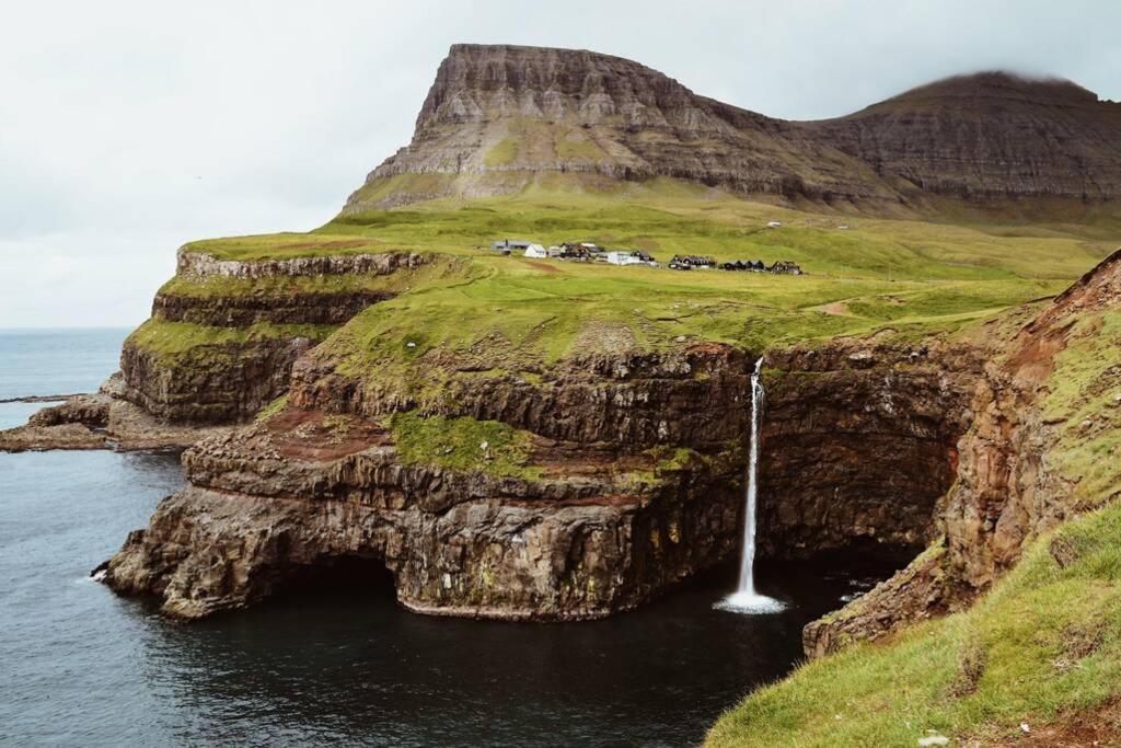 Mulafossur Cottage No 3 By Famous Waterfall In Gasadalur Kültér fotó